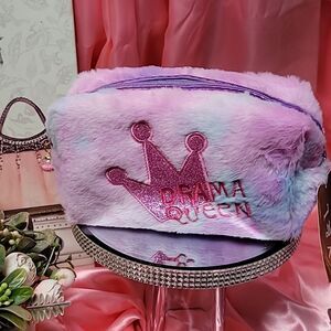 💗DRAMA QUEEN  Beautiful Faux Fur Wristlet NWT 2120